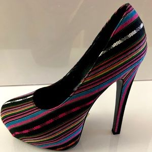 Delicacy platform pumps